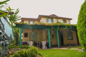 Crest Safari Lodge Bed and Breakfast
